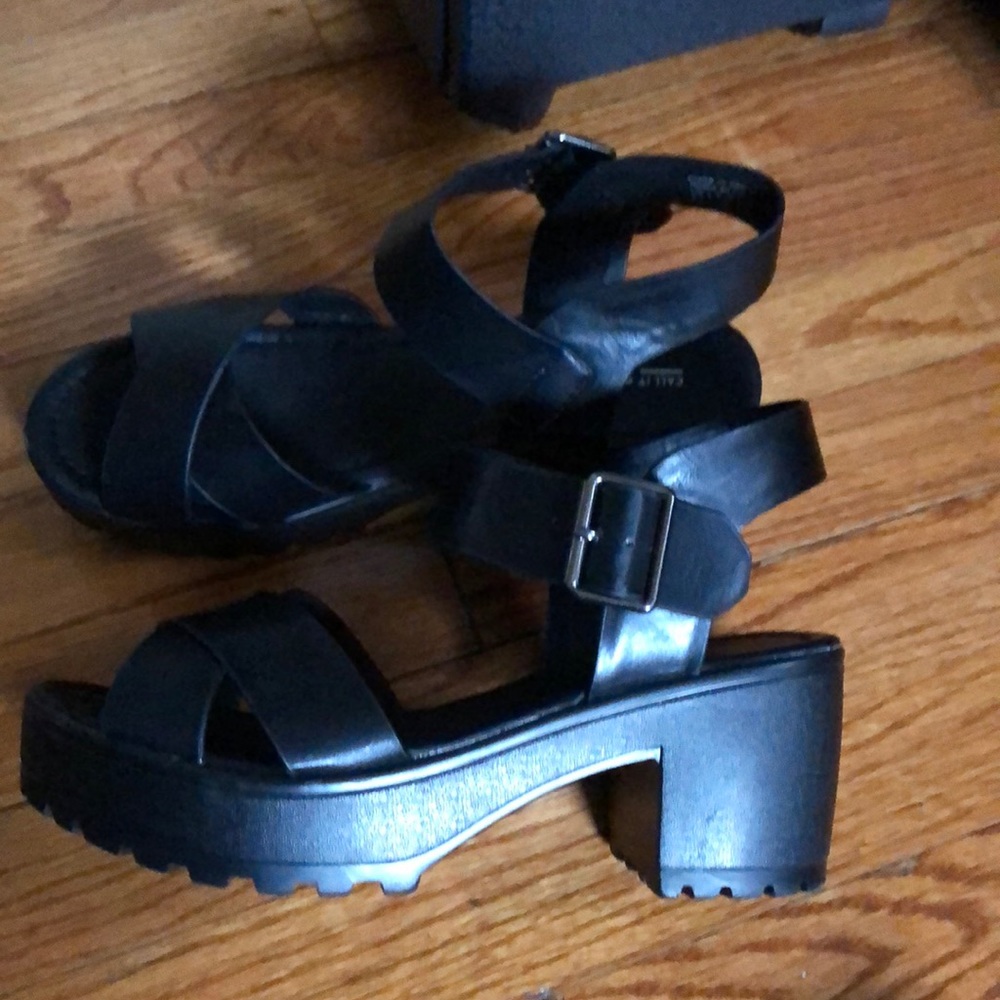 Call it spring sandals - Picture 3 of 3